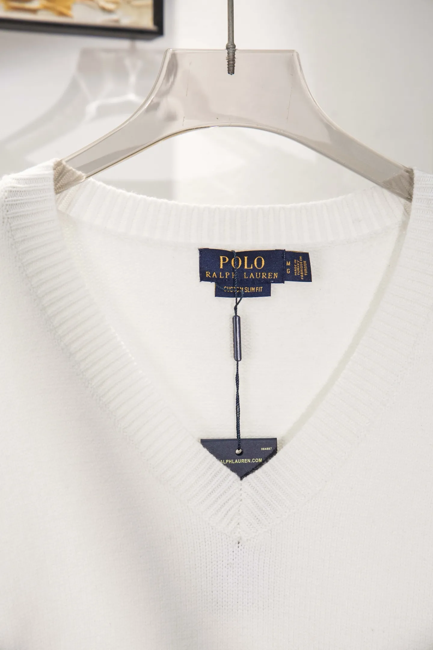 P210 Style number: Y197 Ralph Lauren men's crew neck sweater men's hemp flower original collar sweater. The version is really good-looking. It can be worn alone or as a jacket to be worn inside or outside. The upper body shows personal fashion charm. Four colors are available. The same style for men and women. A must-see item for new summer products. Tag, hanging grain, washed, packaging bag, full set of accessories. Very good appearance. Super exquisite workmanship. Size: S-XL